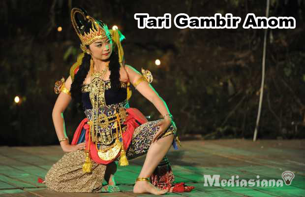 Tari kelompok adalah tarian yang dipentaskan oleh