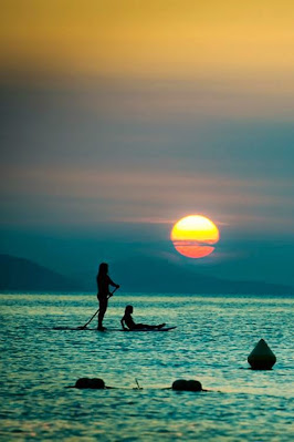 Πανσέληνος Αυγούστου ηλιοβασίλεμα