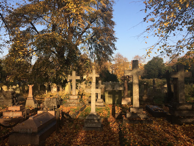 London Graveyard cemetery graves autumn