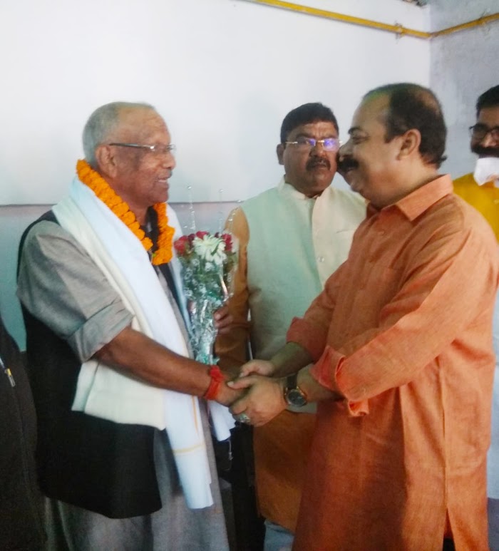 पटना (बिहार) : तार किशोर प्रसाद को बिहार के उप मुख्यमंत्री बनने पर शमायल अहमद ने दी ढेरों बधाई।