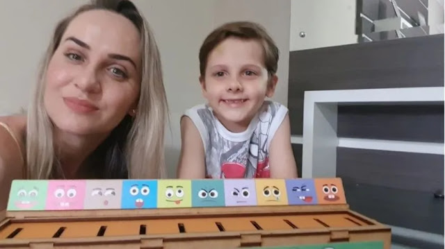 Niño autista aprende 9 idiomas