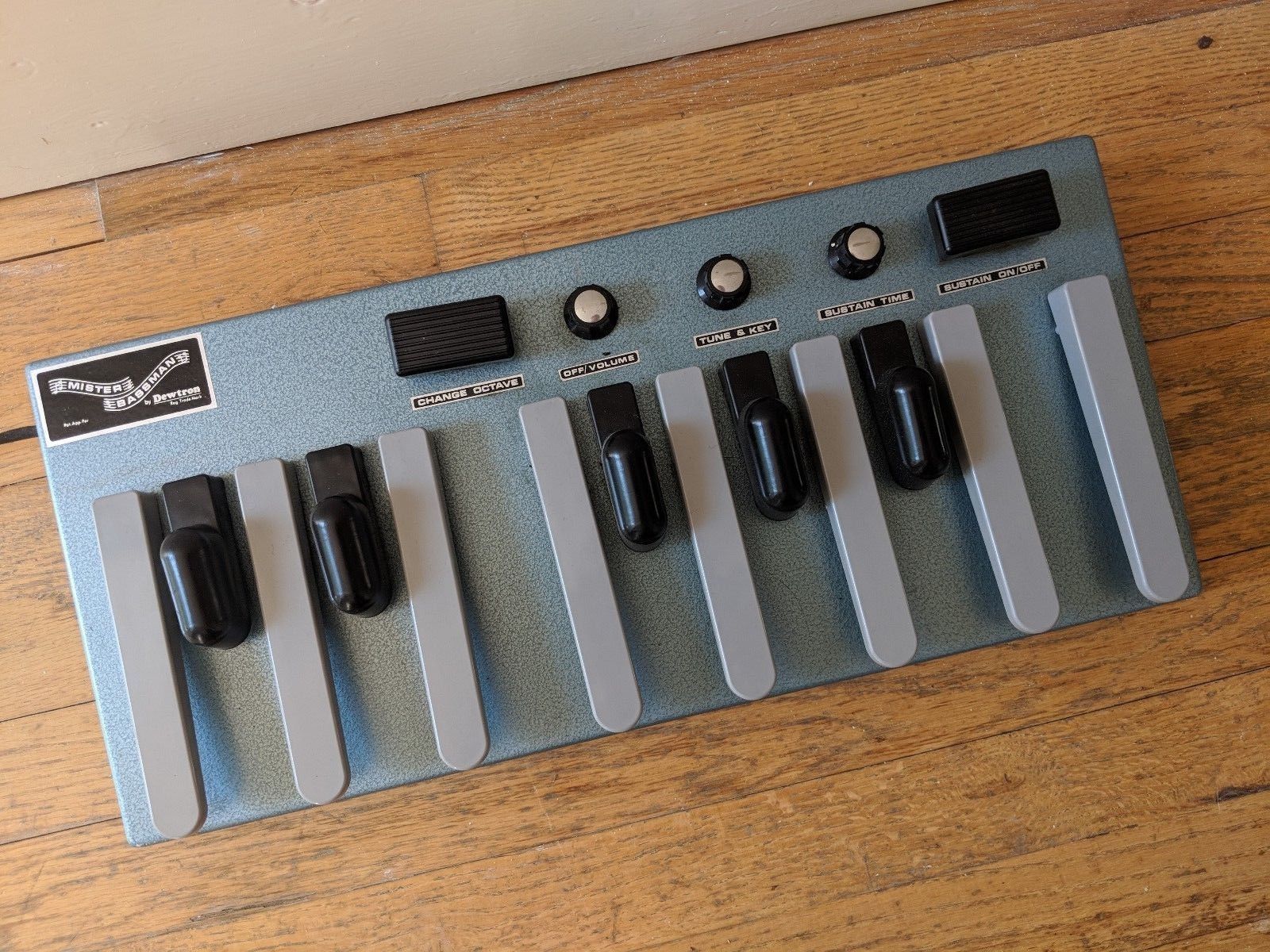 MATRIXSYNTH Dewtron Mister Bassman Synth Bass Pedalboard