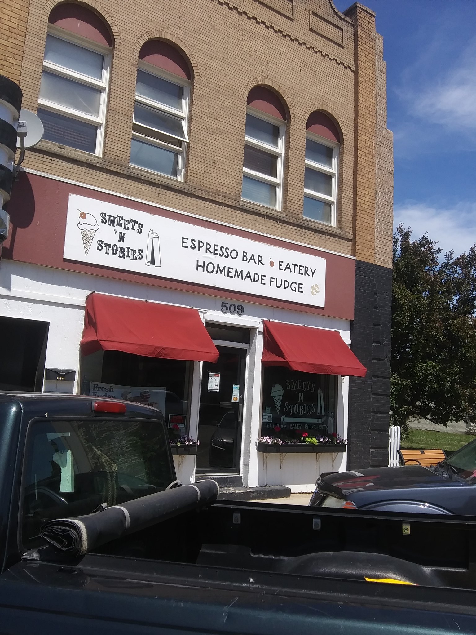 Hilda and Richie Hilda and Richie at Sweets N Stories