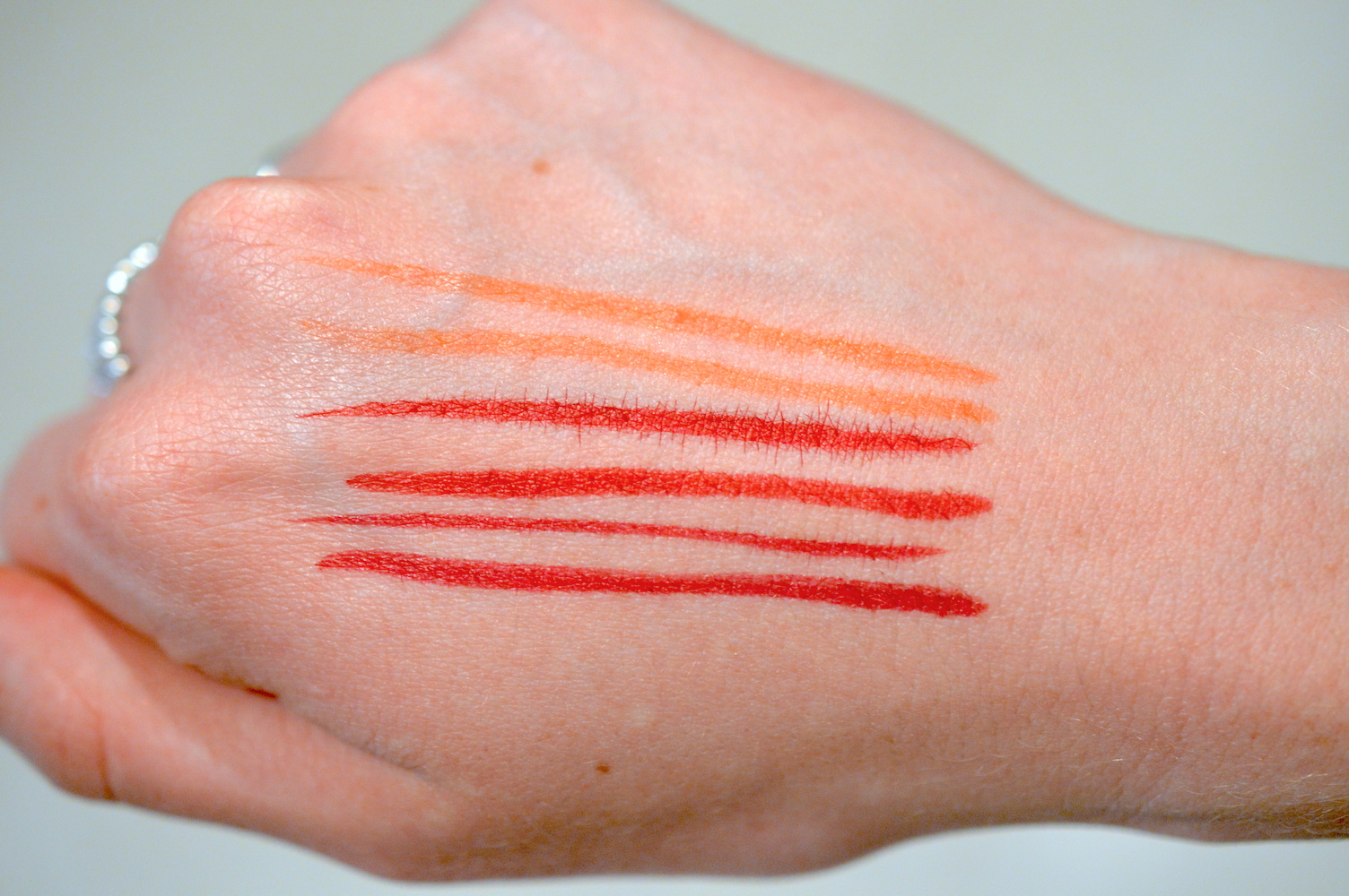 AVON 2in1 Lip Tattoo Lip Line & Fill Duo in Rebel Raspberry Gnarly