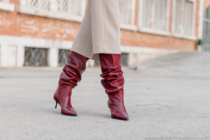 Streetstyle: tonos neutros y botas slouchy color | With Or Without Shoes - Blog Influencer Moda Valencia España