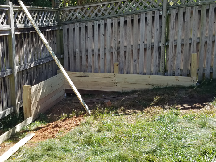 Raised Garden Bed Against Fence Remodelando La Casa