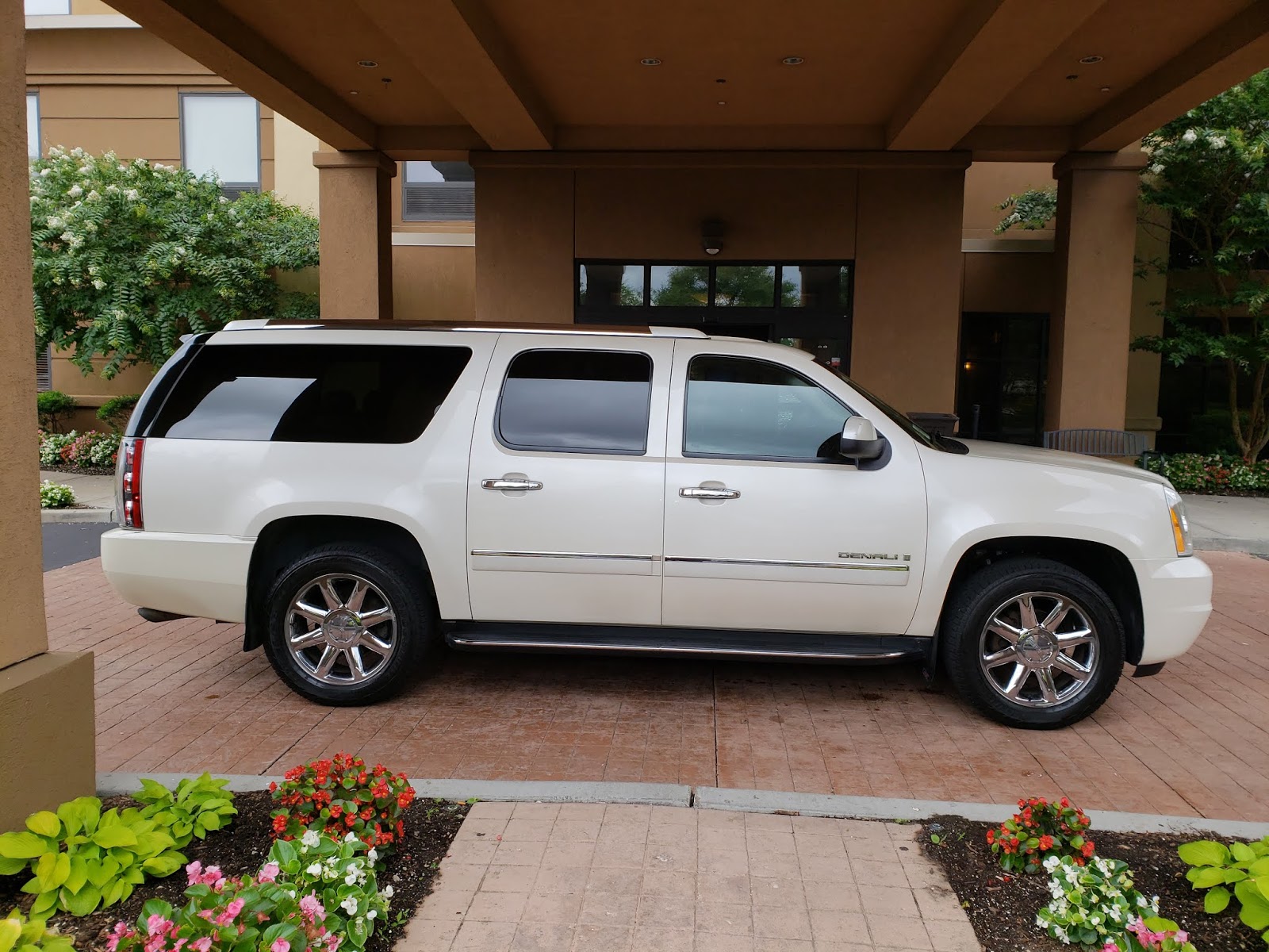 Westbury Taxi and Airport Service Westbury Taxi and Airport Service