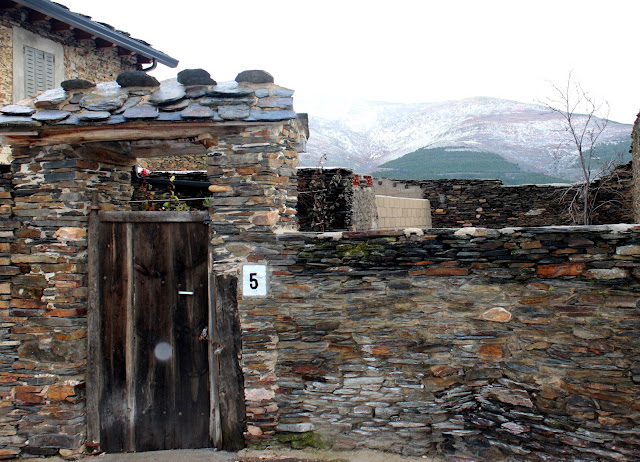 Pueblos Arquitectura Negra Guadalajara