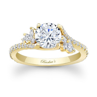 engagement ring yellow gold 