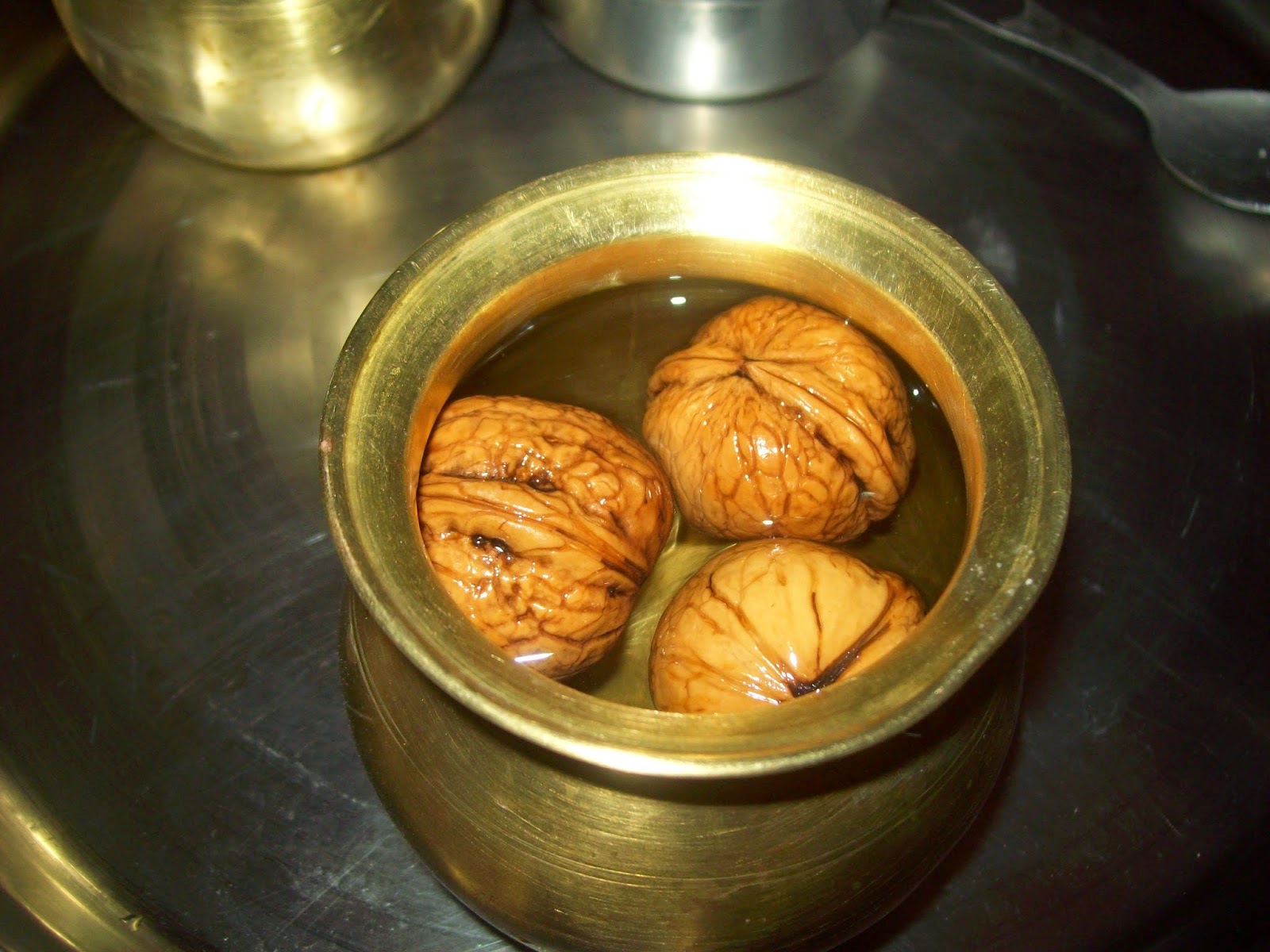 CHINAR SHADE WHAT IS MEANT BY " ZENANA ZOYEE" , A WORD SO FREQUENTLY