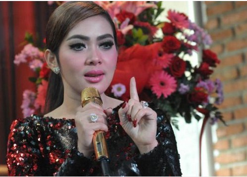 Foto Syahrini Saat Hamil : Foto Keanggunan Syahrini Saat Berhijab