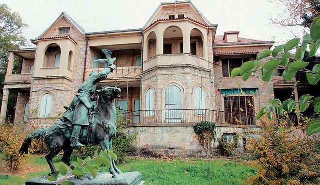 Αυτά μονο στην Ελλάδα - Βασιλικά ανάκτορα Τατοΐου:Σε καμία χώρα δεν άφησαν τα ανάκτορα να γίνουν ερείπια!! Αυτά μονο στην Ελλάδα - Βασιλικά ανάκτορα Τατοΐου:Σε καμία χώρα δεν άφησαν τα ανάκτορα να γίνουν ερείπια!!