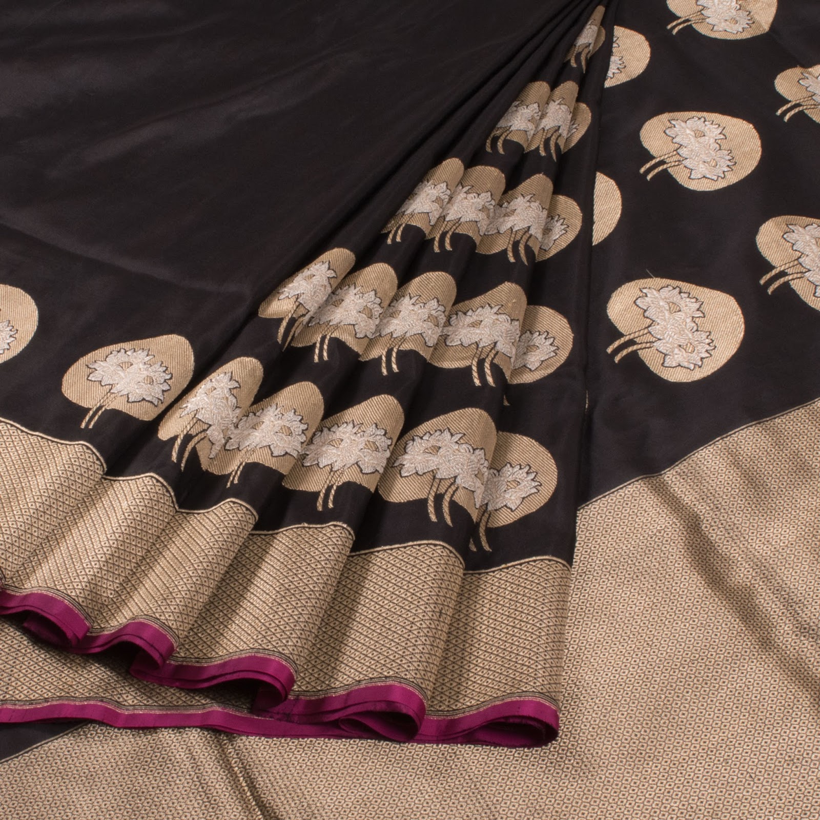 Motif Saree Trends!!