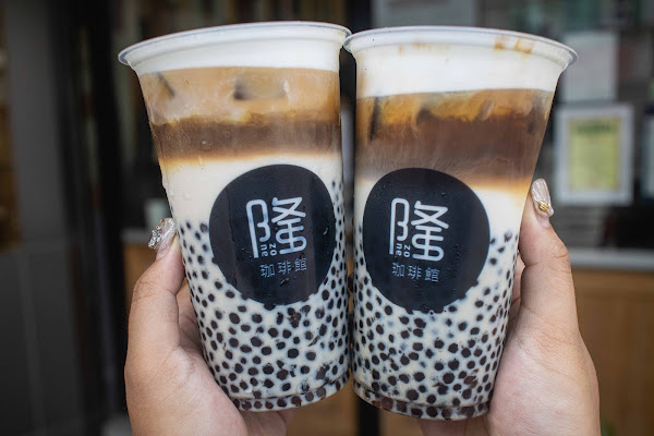 台南咖啡【隆咖啡】中西區美食!豹紋拿鐵咖啡你喝過了嗎?府前路街邊的人氣咖啡館咖啡拿鐵檸檬塔通通有!