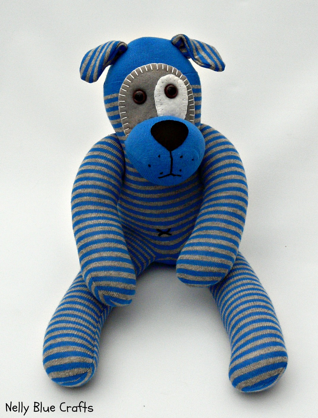 Nelly Blue Crafts: Patch Sock Dog