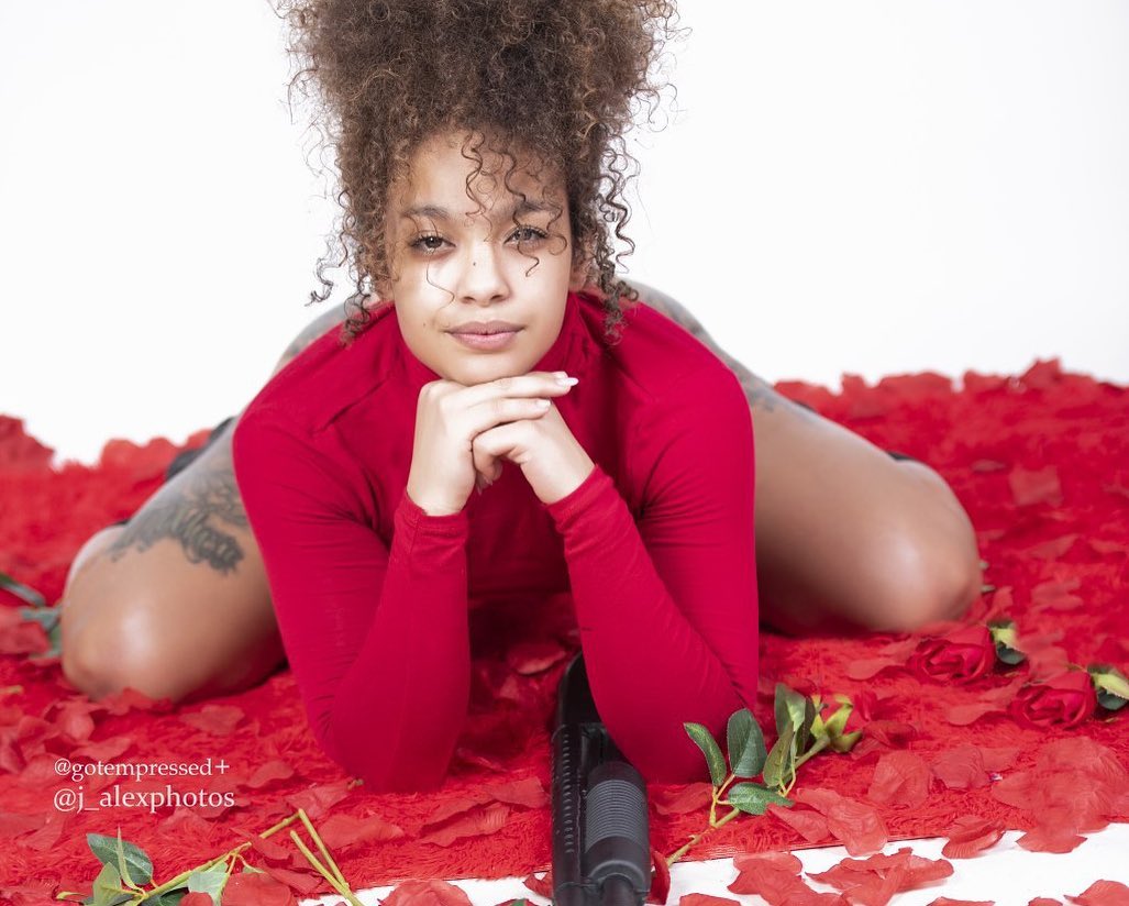 Thuck Chick Infinity: Victoria Elizabeth