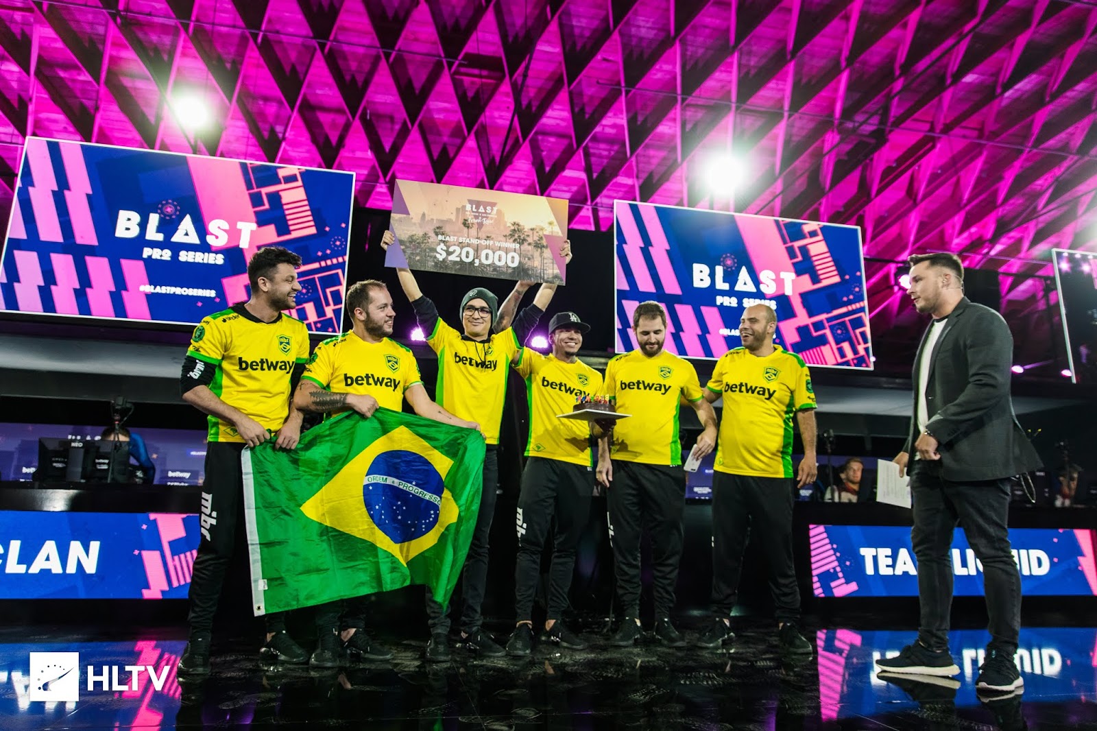 Fallenがブラジル大統領と対談 Esportsプレイヤーの税金問題について対話