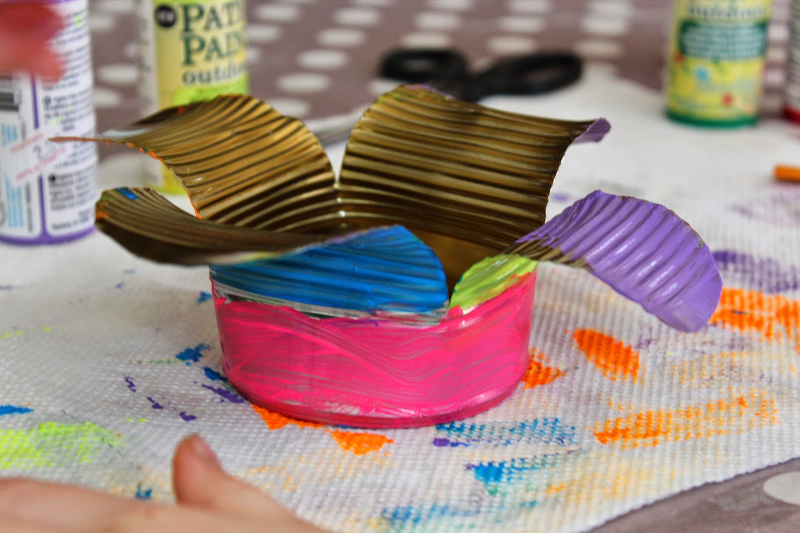 The Blue Barn: Tin Can Bird Feeder