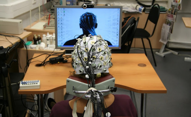 Нейрокомпьютерным интерфейсом можно пользоваться без хирургического вмешательства