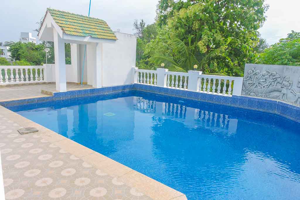 room with private pool in ecr