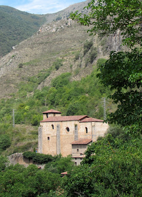Anguiano Iglesia de San Pedro en Anguiano. La Rioja