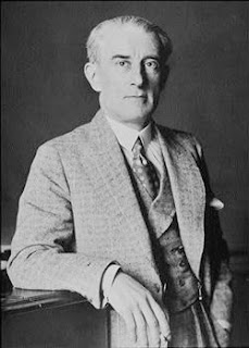 Fotografía en blanco y negro. Retrato de Maurice Ravel