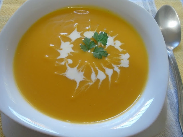 SOPAS Y CREMAS CON NOMBRE PROPIO.