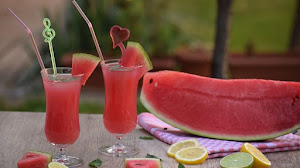 Mengetahui manfaat jus semangka untuk kesehatan yang kadang di abaikan oleh kita.