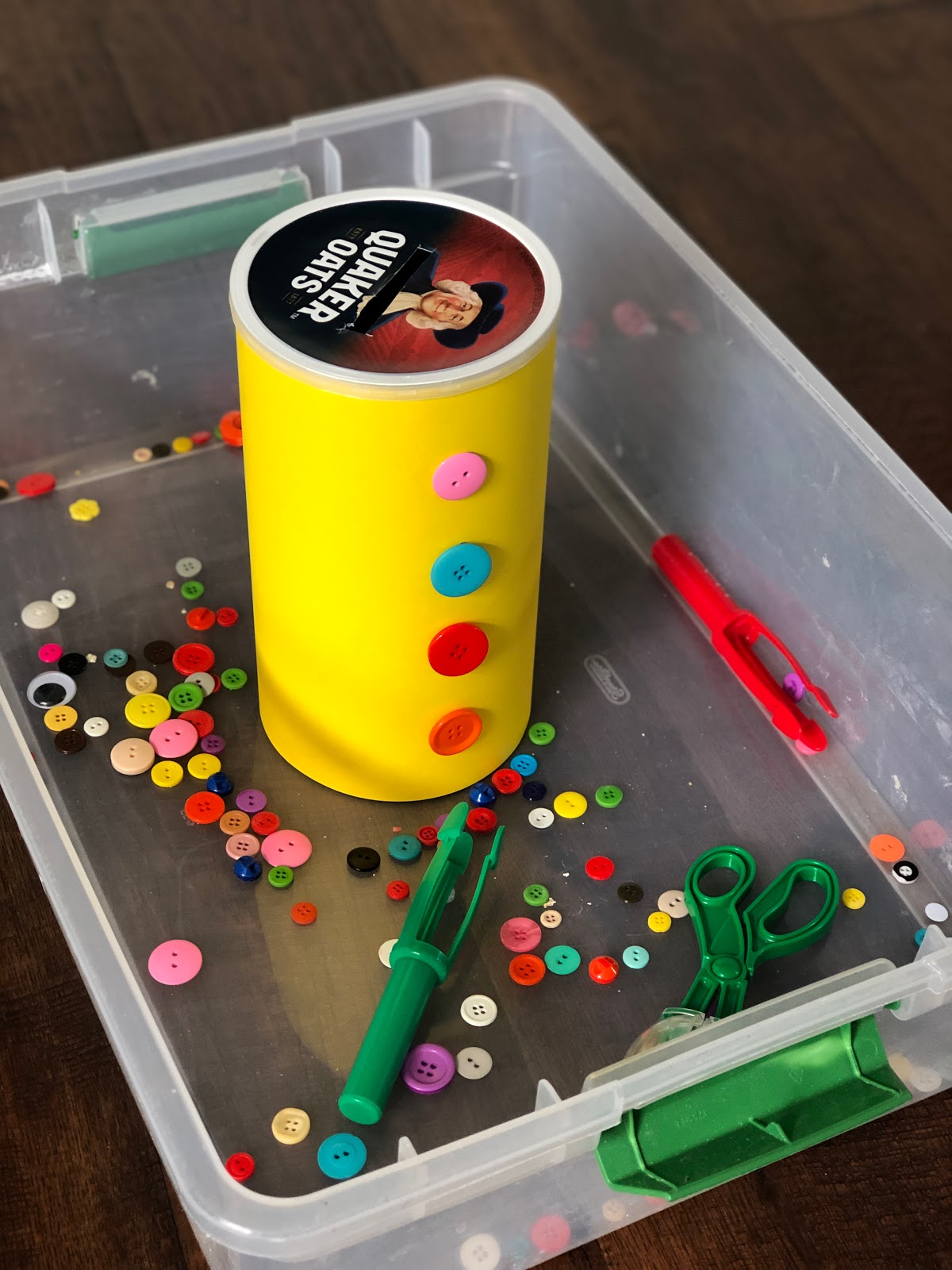 Toddler Approved! Easy Pete the Cat Button Sensory Bin