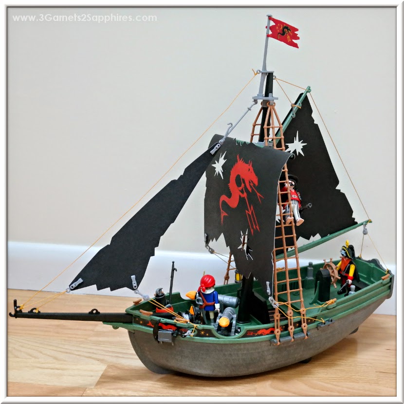 Playmobil (5238) RC Pirates Ship with Underwater Motor  |  www.3Garnets2Sapphires.com