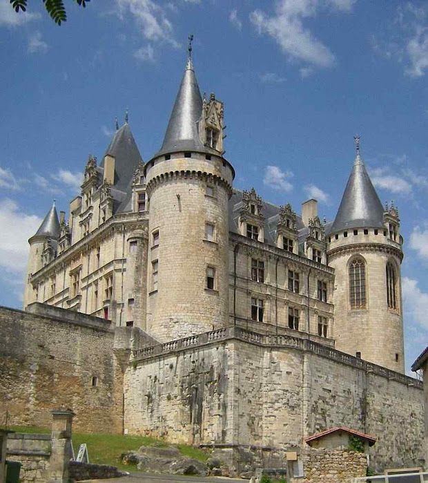 Castelo que leva o nome da ilustre família que o possui há mil anos