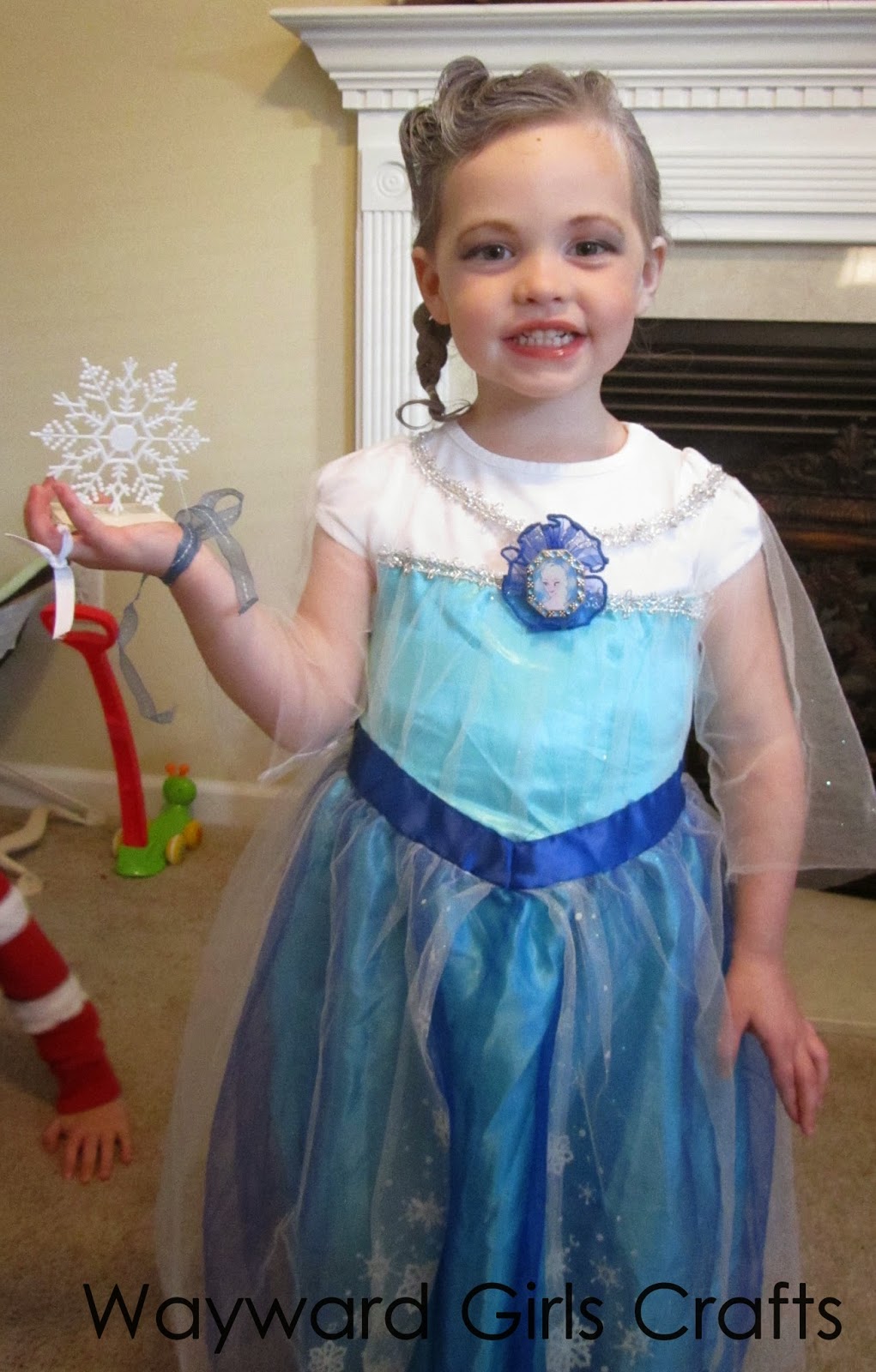 Wayward Girls' Crafts: Halloween 2014 Costumes: Frozen!!