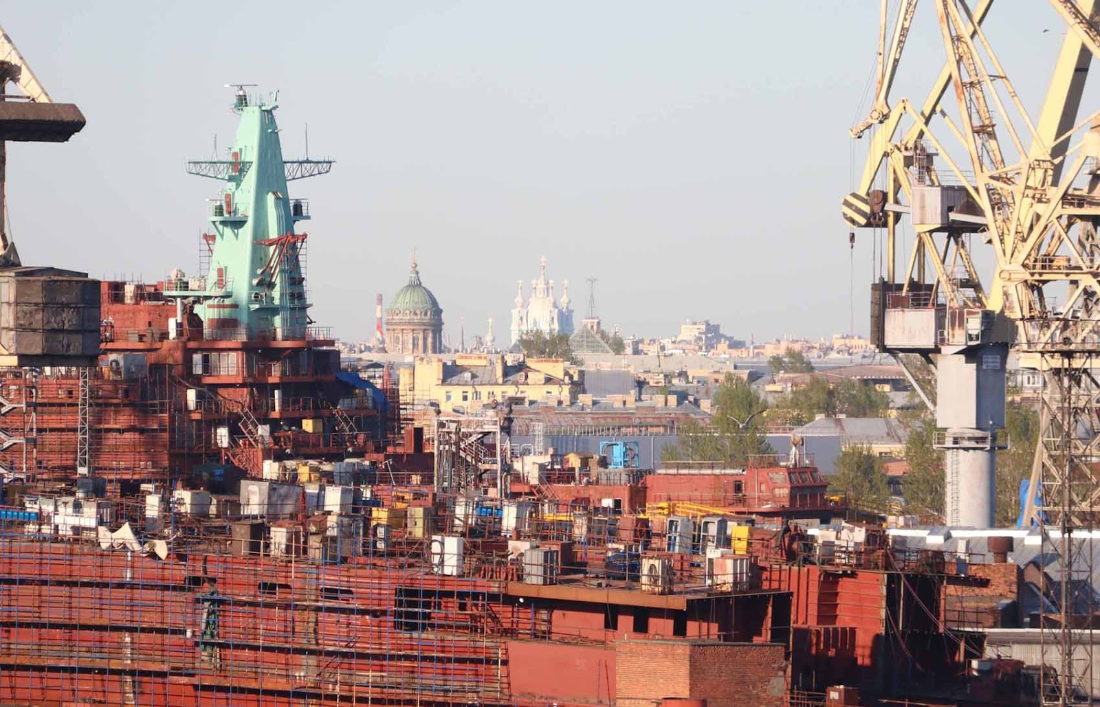 Pietarin satama-alue oli valtava Uutta ja vanhaa