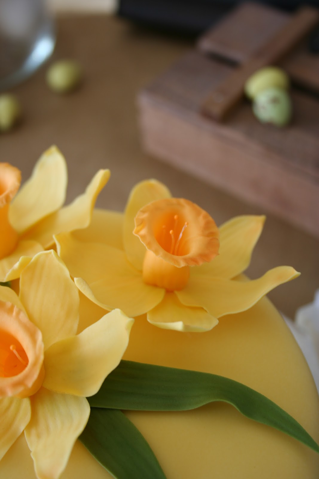 Painted By Cakes Kakkuja tilauksesta Tampere NARSISSIKAKKU