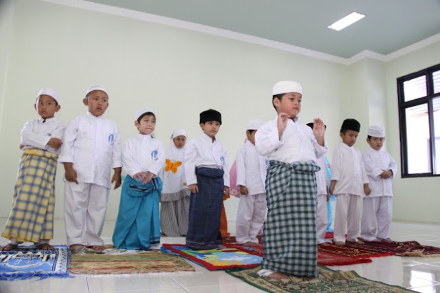 Inilah Doa yang Wajib Diamalkan Orang Tua Agar Anak Rajin Shalat Inilah Doa yang Wajib Diamalkan Orang Tua Agar Anak Rajin Shalat