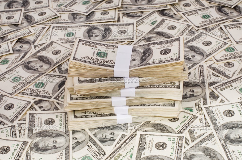 куча ворох 5. пяти тысечневые купюры. гора денег. много купюр. куча ворох 5.
