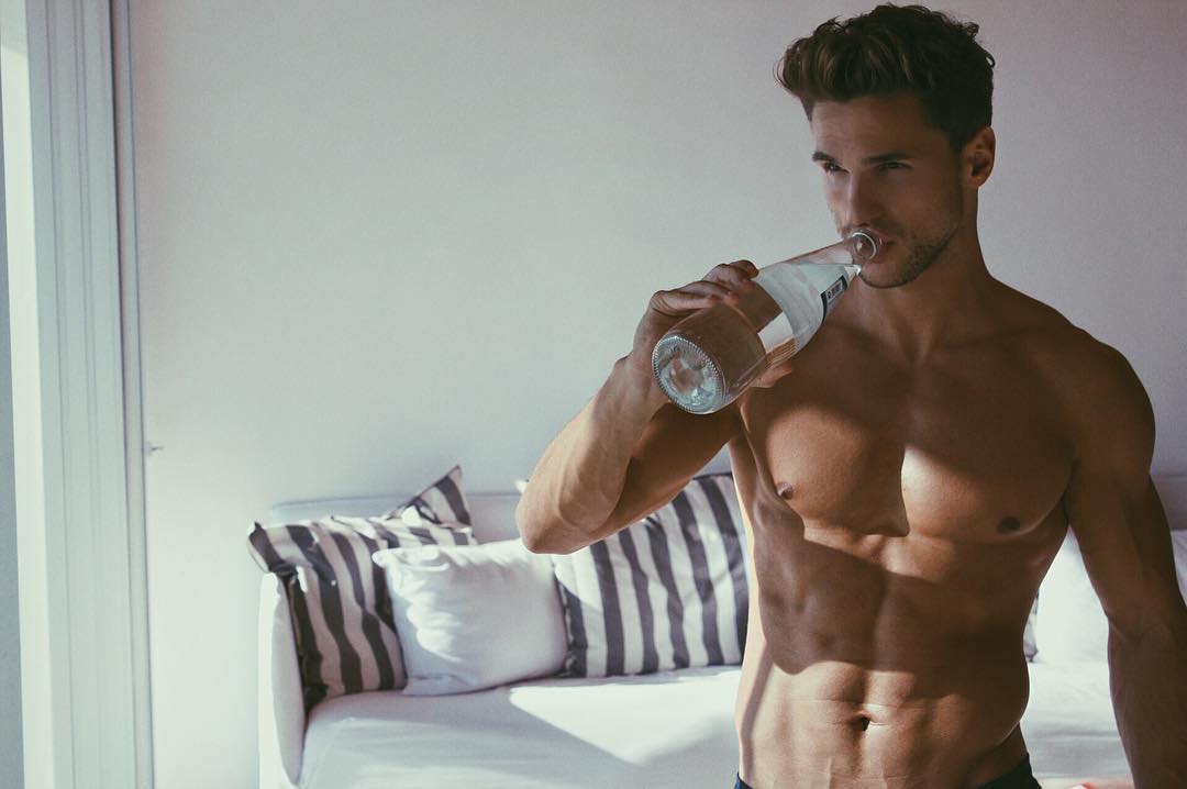 fit-shirtless-guy-sexy-body-thirsty-drinking-water
