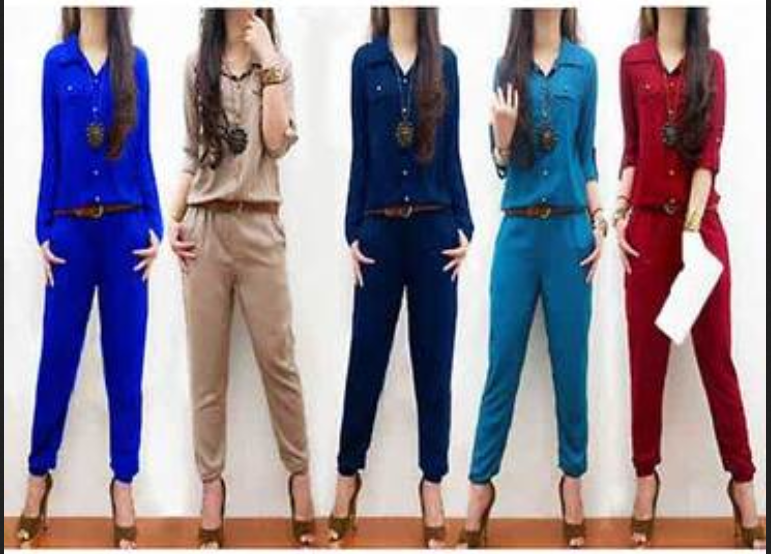 Jumpsuit dengan Potongan yang Trendy