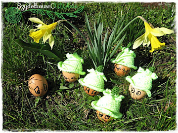 Żonkilowa czapeczka na jajka - Daffodil hat by Zabbez - Czytaj więcej »
