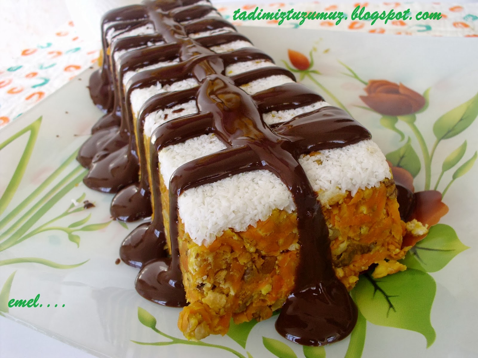 ÇİKOLATA SOSLU HAVUÇLU PASTA Raheyin Mutfağı