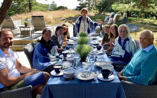 Queen Sonja, Crown Princess Mette-Marit, Princess Ingrid Alexandra, Princess Martha Louise, Maud, Emma and Leah on summer holiday