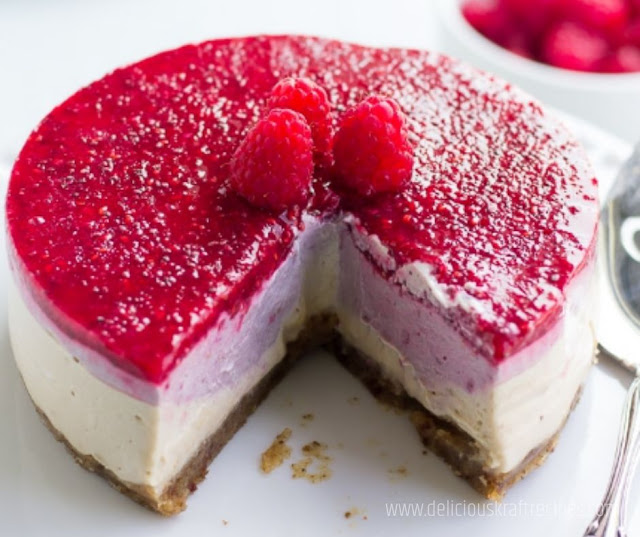 LAYERED RASPBERRY VEGAN CHEESECAKE LAYERED RASPBERRY VEGAN CHEESECAKE