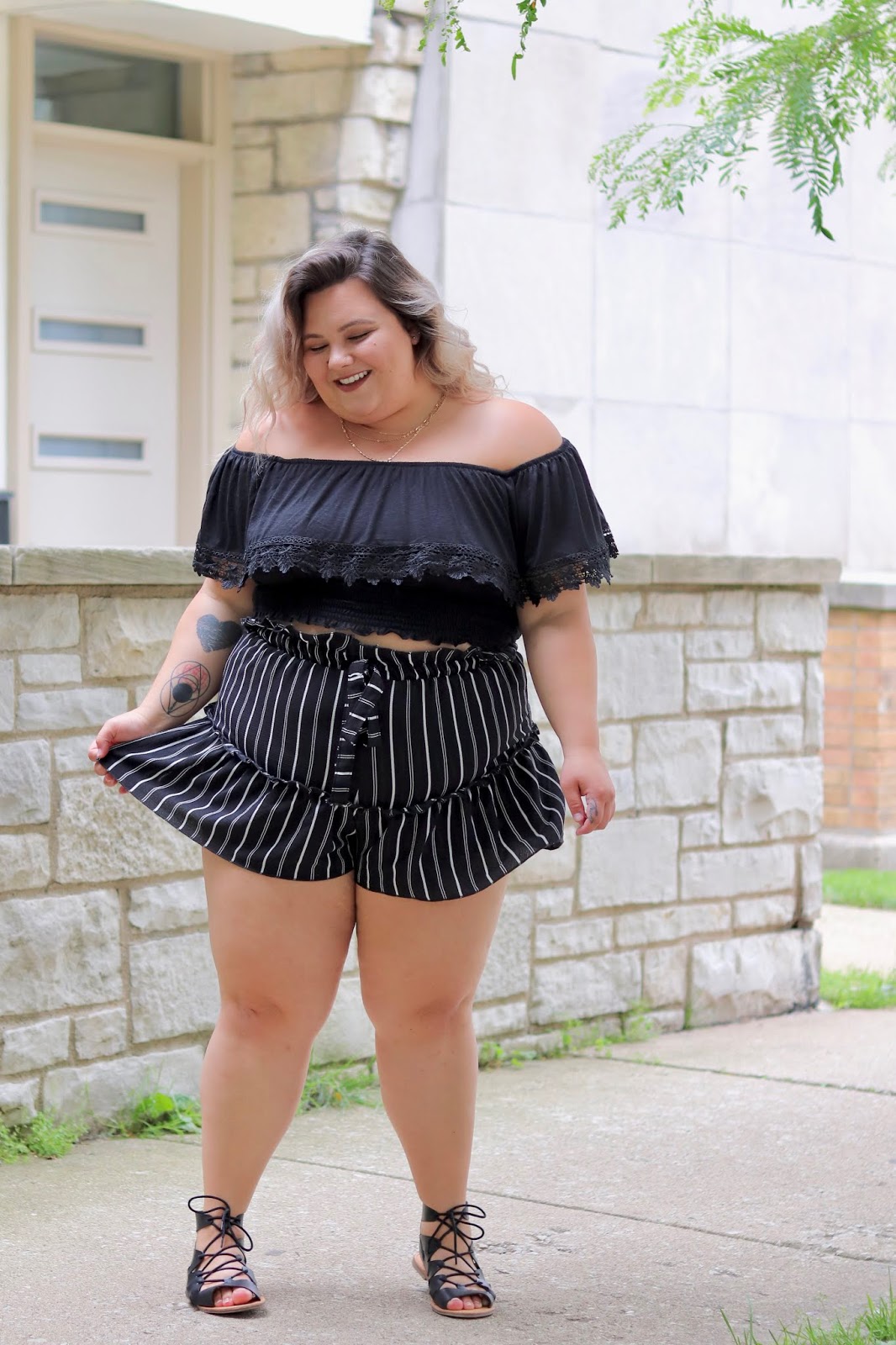 Chicago Plus Size Petite Fashion Blogger Natalie in the City rocks crop tops from Gordmans.