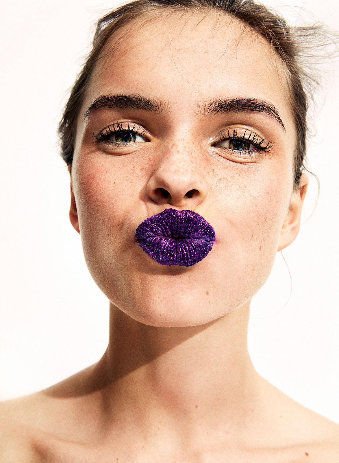 Пурпурные лица. Пурпурные лица. Пурпурные лица. Девушка с орхидеей. Мусульманка фиолетовый цвет.