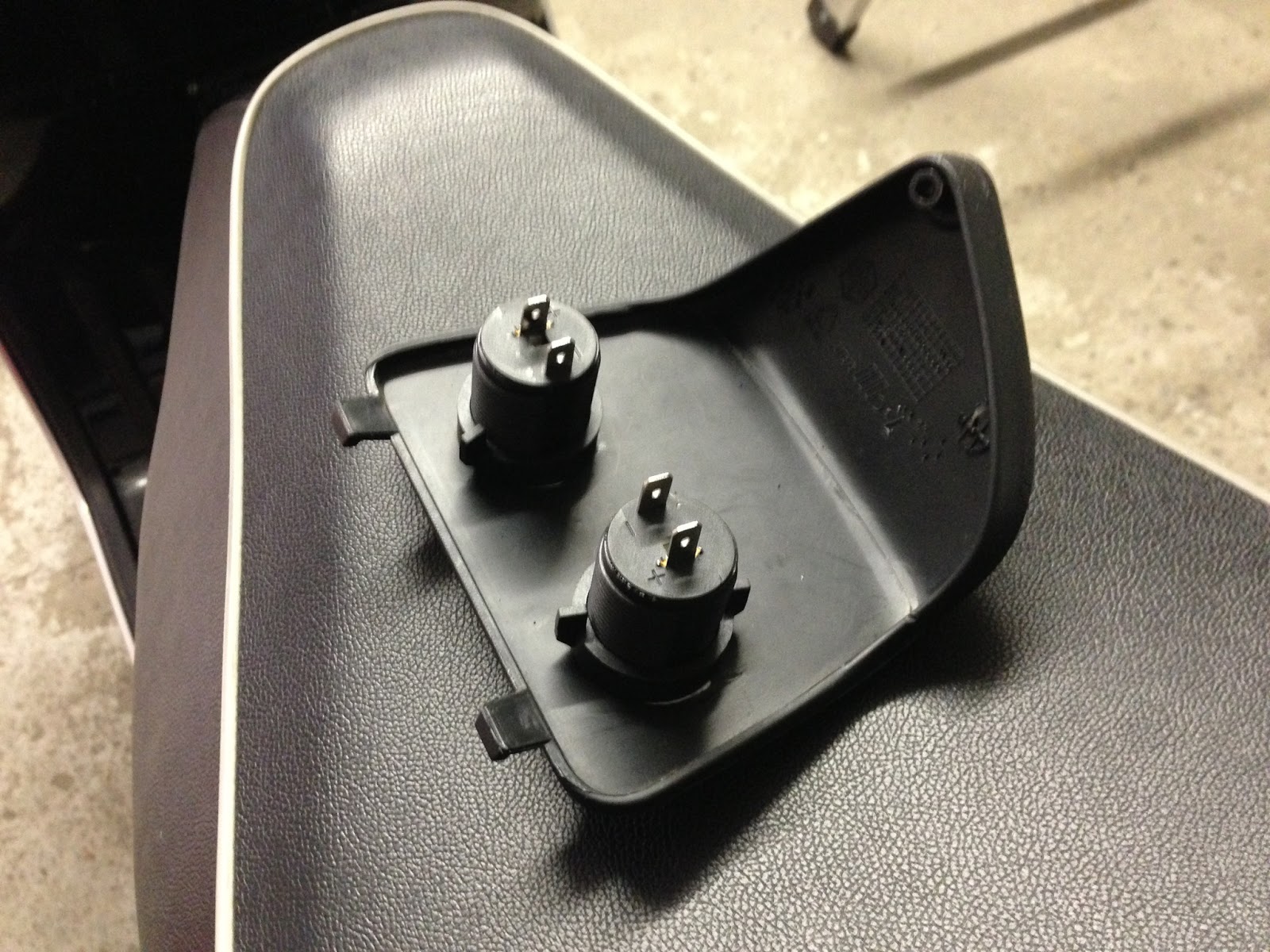 Life on two wheels Project report Installing dual 12 volt power outlets