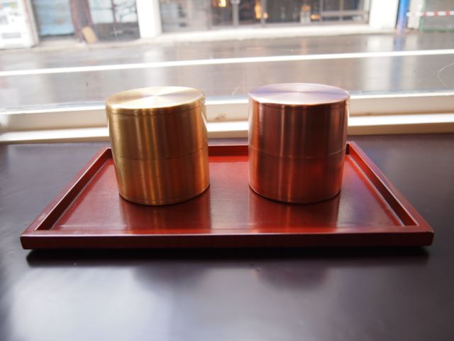 銅の茶筒と真鍮の茶筒 | くさかカバン店