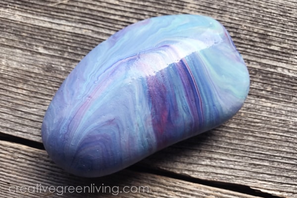 Marbled painted rocks #creativegreenliving