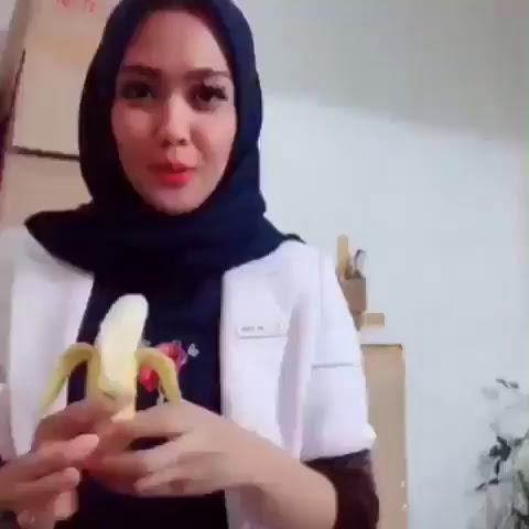 Hijaber Eating Banana Makes You Laugh