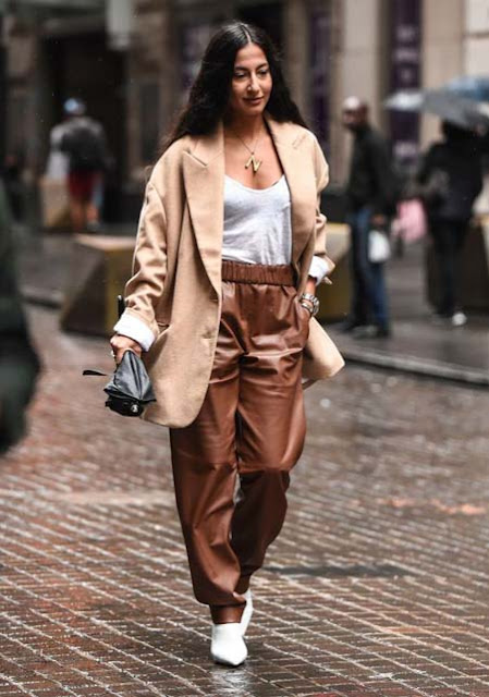 outfit pantaloni in pelle come abbinare i pantaloni in pelle idee outfit pantaloni in pelle how to wear leather pants how to combine leather pants faux leather pants leather pants street style outfit inverno 2020 tendenze inverno 2020 mariafelicia magno fashion blogger color block by felym