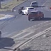 Vídeo: Adolescente passa com carro sobre pés de motociclista após batida e foge sem prestar socorro; assista